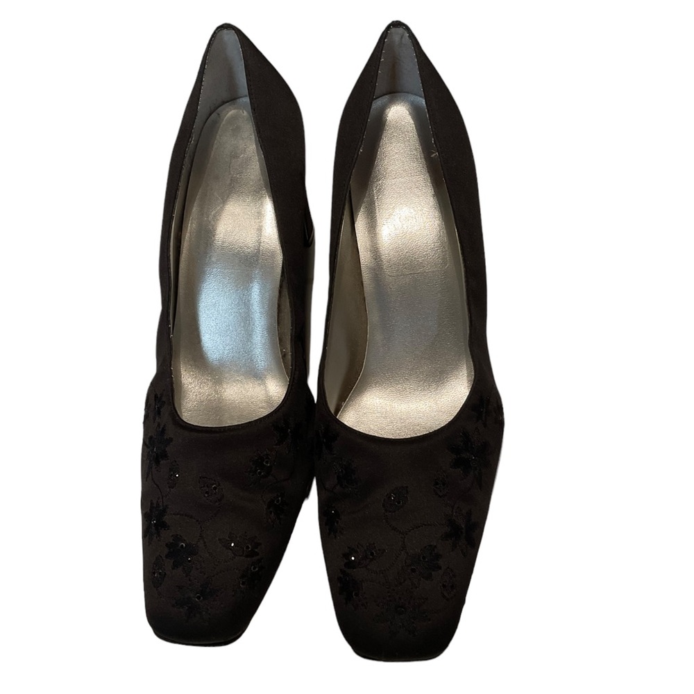 No Brand Women’s Black Satin embellished heels. Size 7.5M - Picture 2 of 9